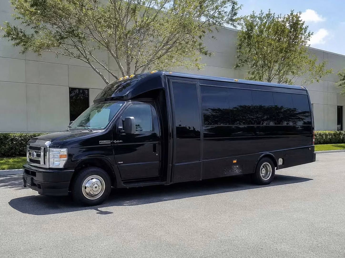 russellville 18 passenger minibus rental